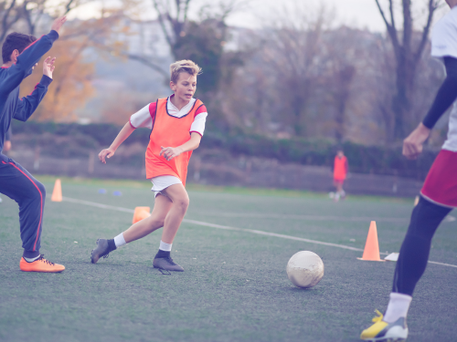 Wie funktioniert Demokratiepädagogik auf dem Fußballplatz?